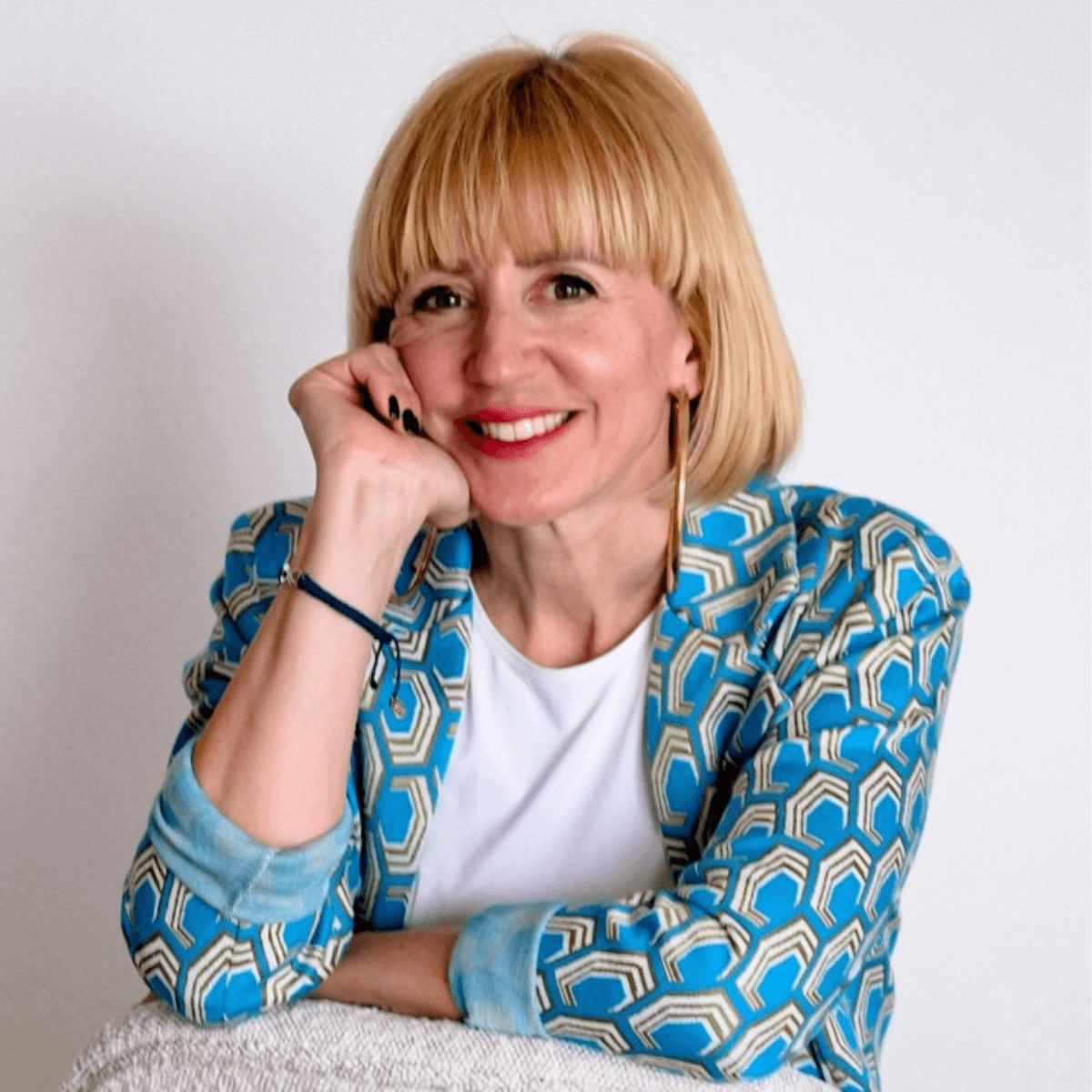 Miroslava Šáchová, AI pre deti / AI pre rodičov / AI pre starých rodičov rodinné vzdelávanie o AI umelej inteligencii rozumieť doma digitálna pohoda rodiny / digitálne zdravie bezpečná AI pre rodiny AI a škola / AI v domácich úlohách kritické myslenie a AI AI bezpečnosť detí intergeneračné učenie AI AI workshopy pre rodiny AI bulletin (mesačný) komunita AI pre rodičov, generatívna AI pre deti, ChatGPT pre deti, promptovanie pre deti pravidlá AI doma / rodinné pravidlá pre AI AI detox, digitálna hygiena, čas pri obrazovke prevencia kyberšikany / bezpečnosť online pre deti rodičovská kontrola a AI / bezpečné AI nástroje AI a etika pre deti / fair-use, autorské práva zrozumiteľne AI a hoaxy / deepfake vysvetlené AI v škole: učitelia, trieda, domáce úlohy edukačné videá o AI / podcast o AI pre rodiny / YouTube AI pre deti AI nápady na tvorivé projekty doma AI a súkromie detí / GDPR pre rodičov zrozumiteľne rodinné AI výzvy (challenges) regionálne prednášky o AI / komunitné podujatia o AI AI kurzy a školenia pre rodičov / pre učiteľov mediálna a digitálna gramotnosť detí AI a duševná pohoda detí / psychologické tipy AI a ESG / digitálna inklúzia / CSR partnerstvá AI pre starého otca / AI pre starú mamu (jednoducho) jednoduché návody AI krok za krokom AI aplikácie pre učenie / produktivita žiakov AI pravidlá školy / komunikácia rodič–učiteľ bezpečné nastavenie AI nástrojov doma AI pre 7–10 rokov / AI pre 11–15 rokov AI a jazykové vzdelávanie / programovanie pre deti AI pre neangličtinárov (po slovensky)